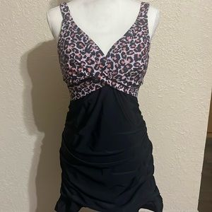 No brand size large one piece leopard print swimwear dress with ruffle bottom
